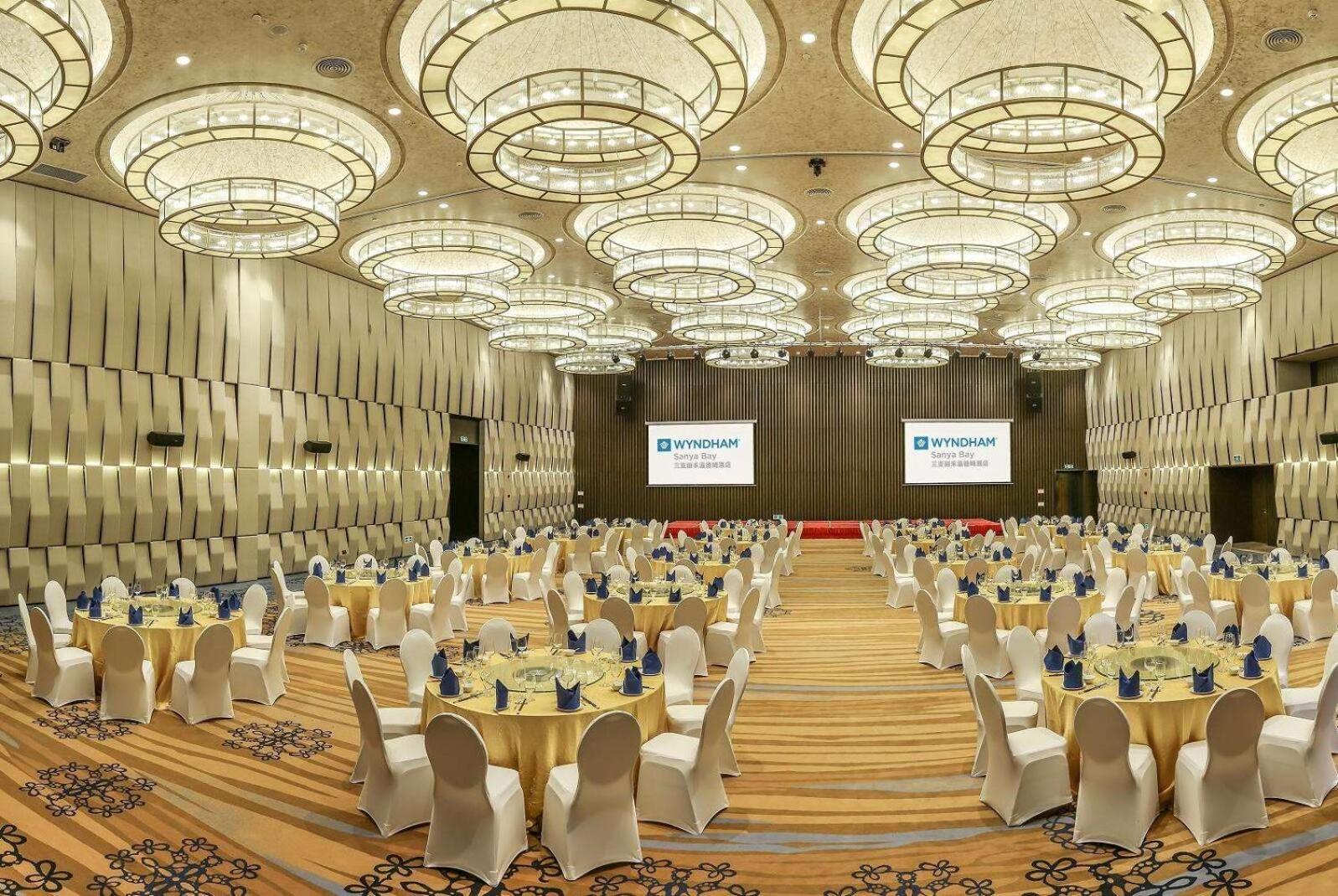 Ramada Plaza By Wyndham Sanya Bay Hotel Exterior photo