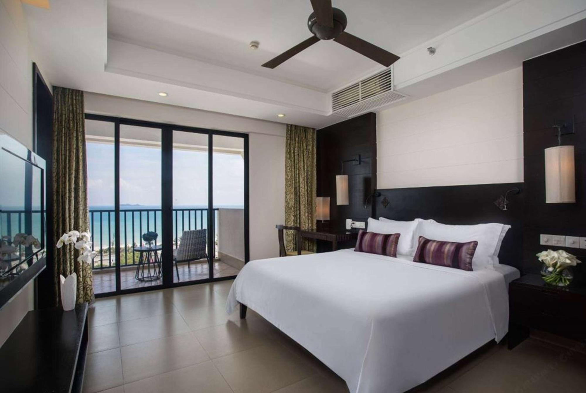 Ramada Plaza By Wyndham Sanya Bay Hotel Exterior photo
