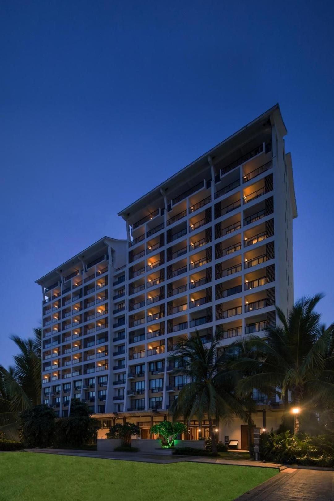 Ramada Plaza By Wyndham Sanya Bay Hotel Exterior photo